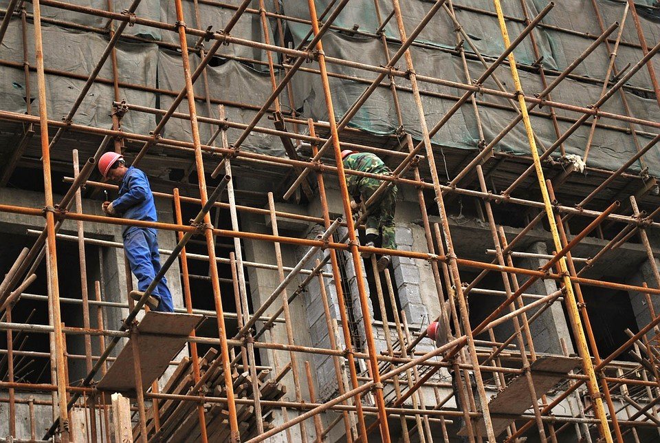 Baixos salários afastam trabalhadores do setor da construção