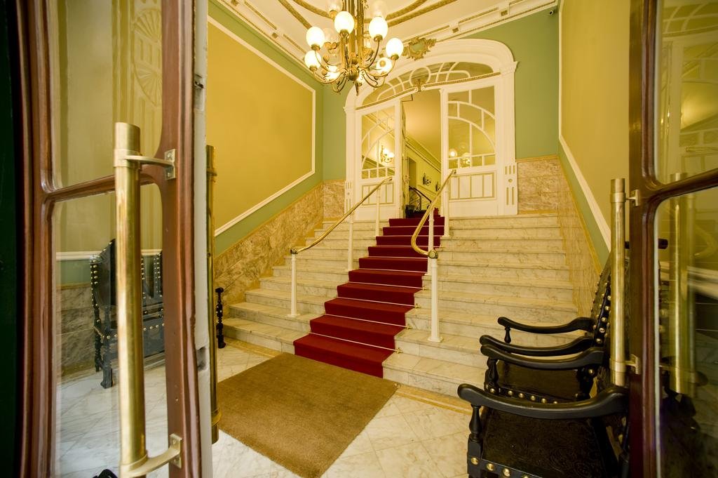 Stay Hotels compra Grande Hotel de Paris no Porto