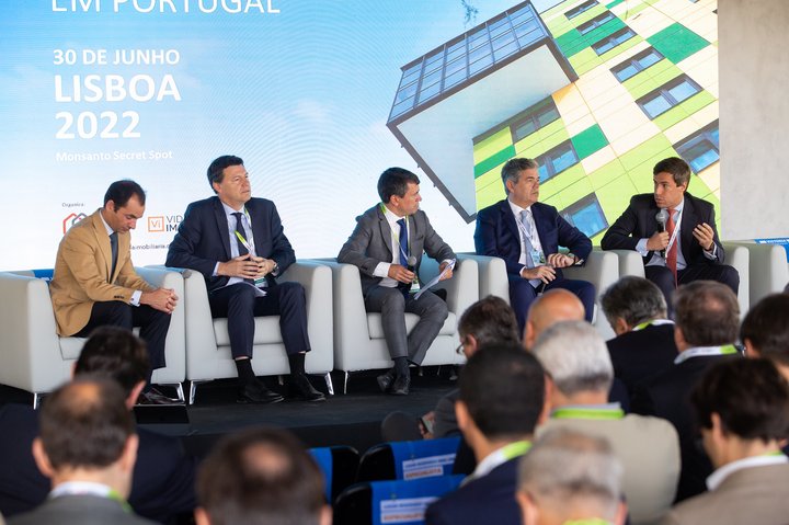 Primeira mesa-redonda de debate da conferência